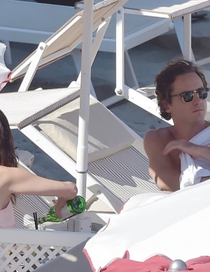 Rainey Qualley en vacances au Eight Hotel Paraggi en Italie