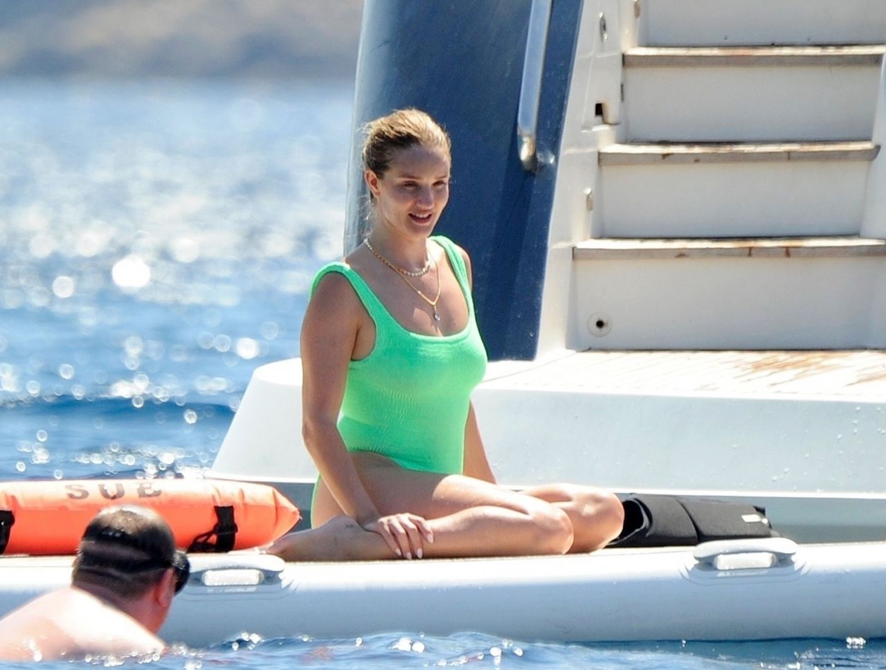 Rosie Huntington-Whiteley en vacances à Formentera