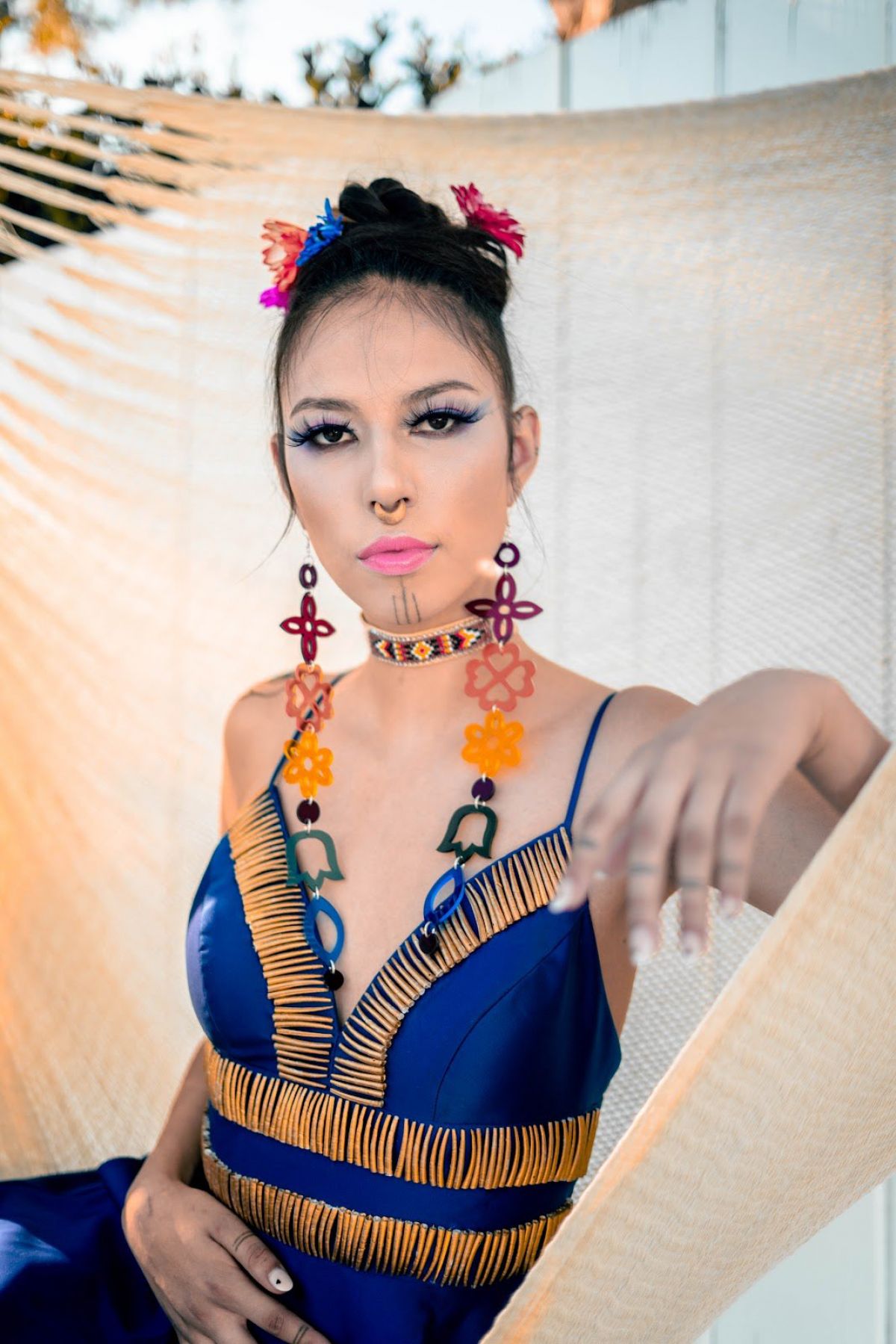 Quannah Chasinghorse sexy dans Native Max Magazine