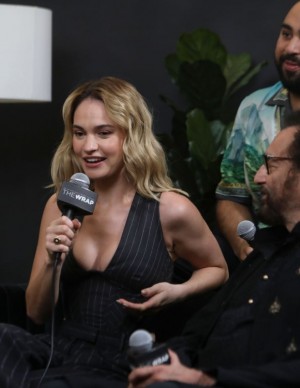 Lily James sexy décolleté à Toronto