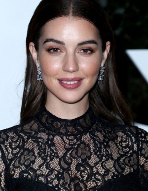 photos Adelaide Kane