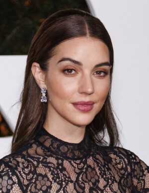 photos Adelaide Kane