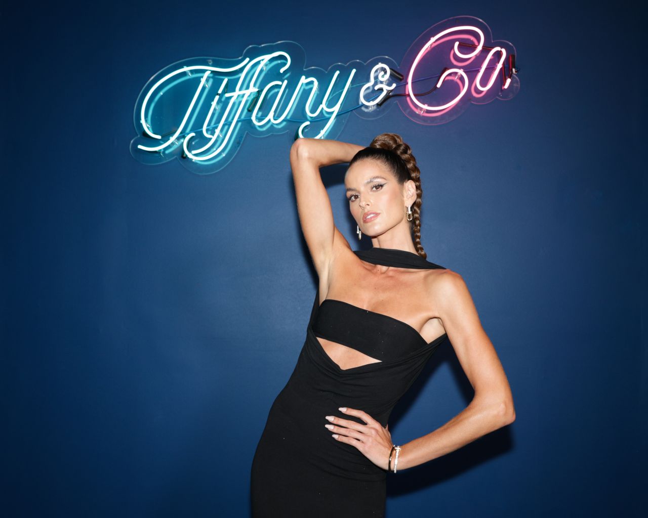 Izabel Goulart à la soirée Tiffany & Co Miami Art Basel Pop Up 