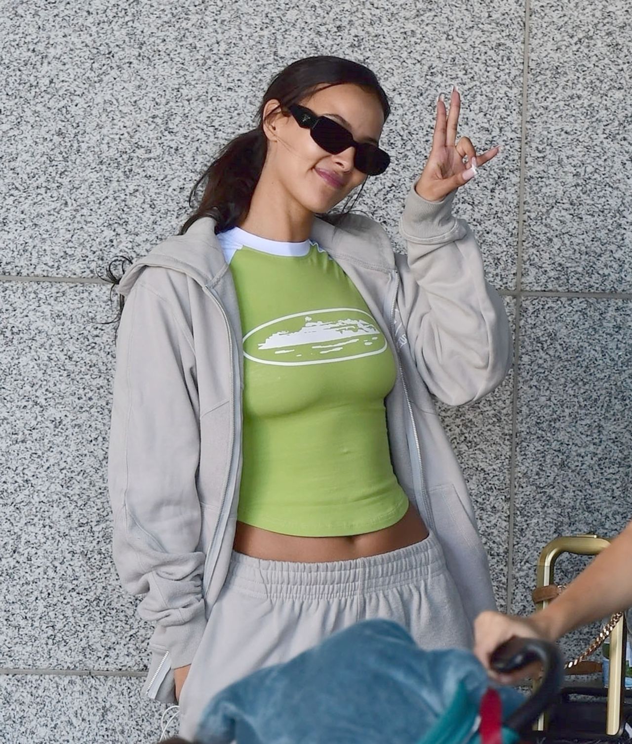 Maya Jama à l'aéroport Cape Town International 