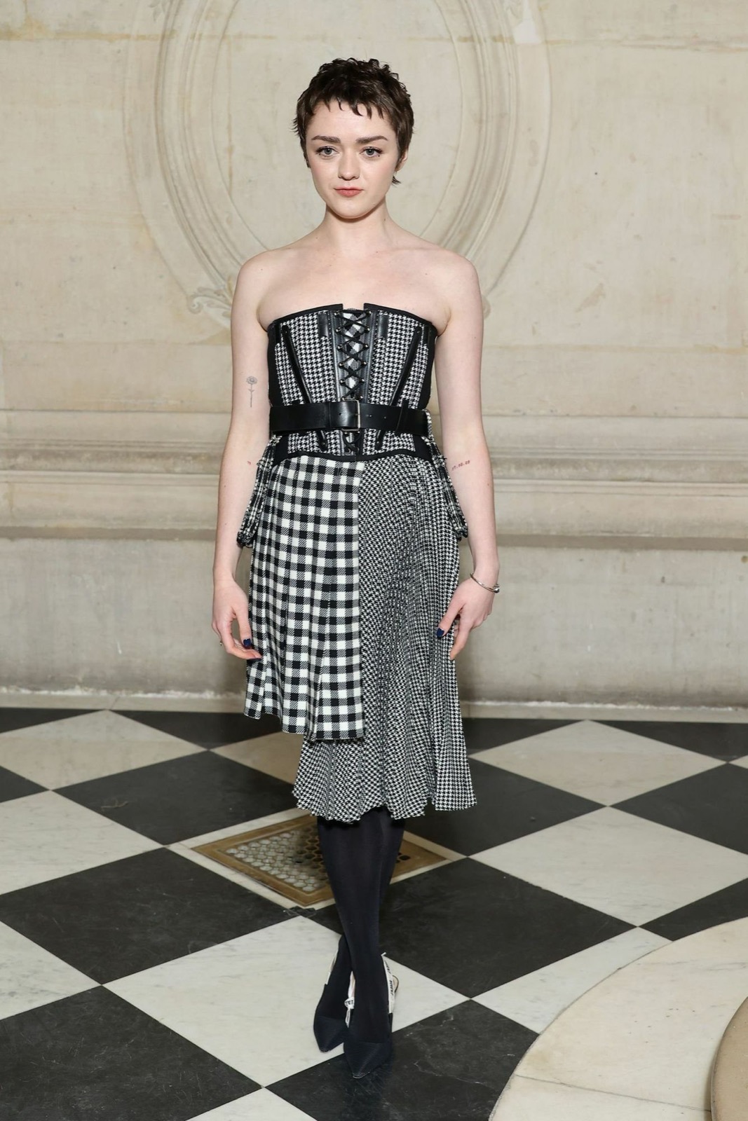 Maisie Williams Au Défilé Christian Dior à La Paris Fashion Week 27