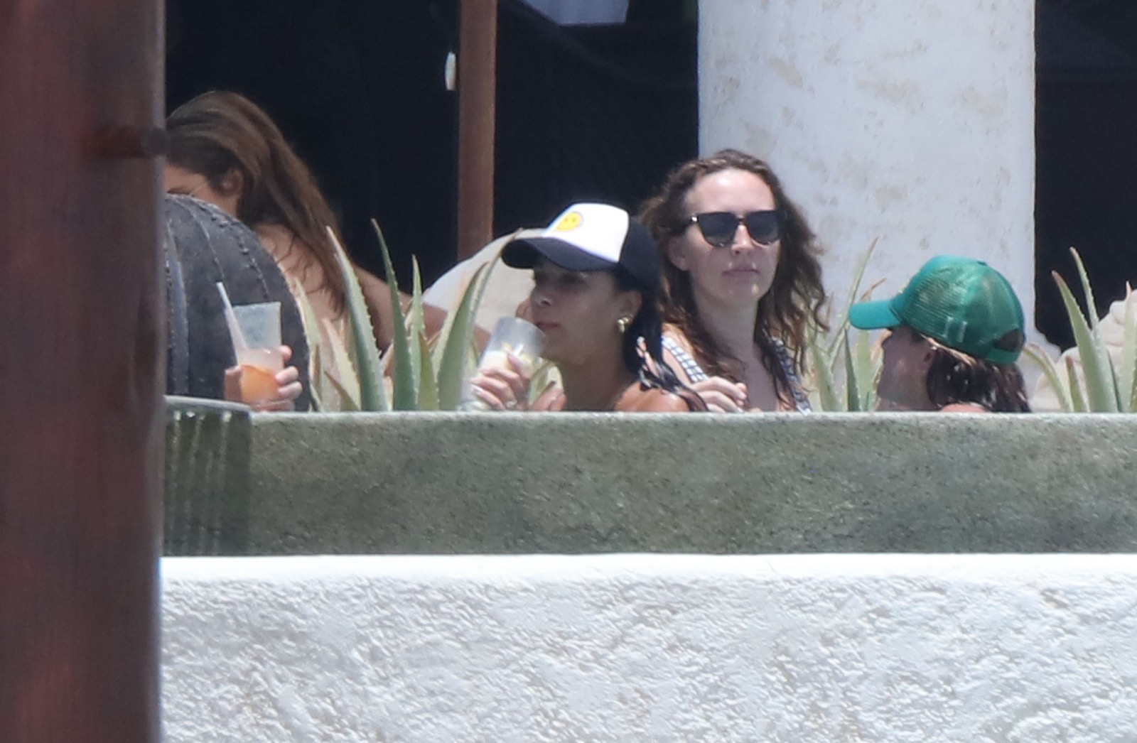 April Love Geary en bikini en vacances à Los Cabos - 25 août 2023