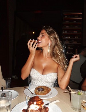 photos Kara del Toro