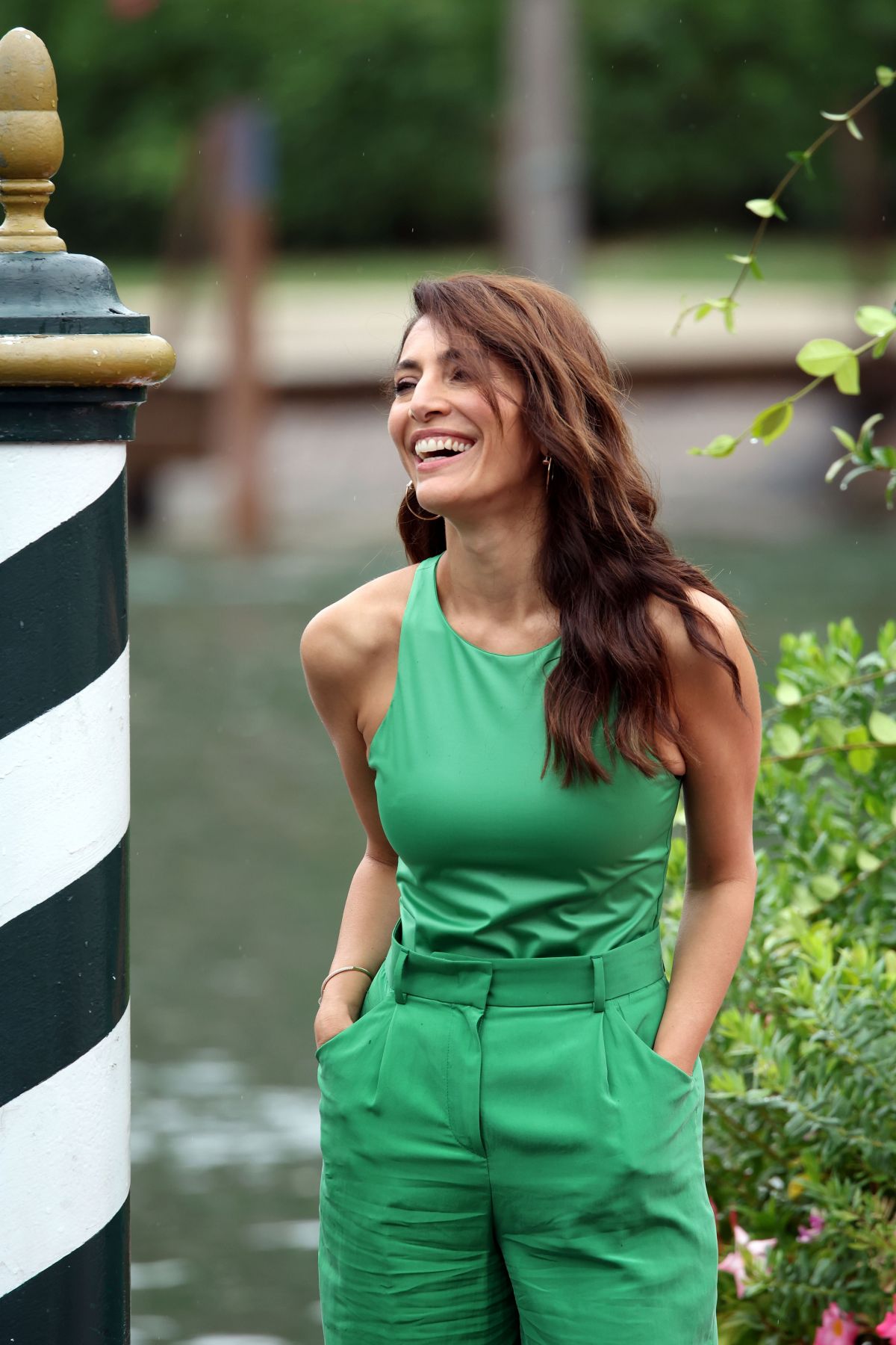 Caterina Murino tout en vert à Venise - 17 septembre 2023