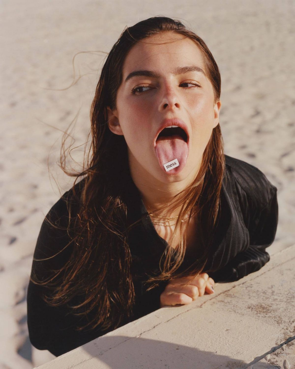 Addison Rae tire la langue dans Pop Magazine