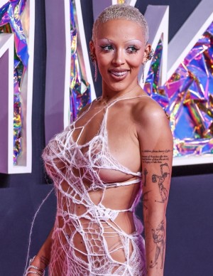 Doja Cat sexy aux MTV Video Music Awards 2023
