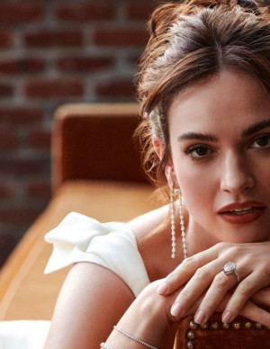 photos Lily James