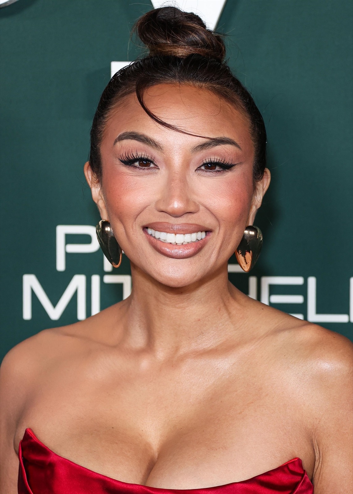 Jeannie Mai jolie au gala Baby2Baby à West Hollywood