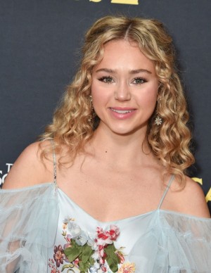 Brec Bassinger aux Saturn Awards à Burbank