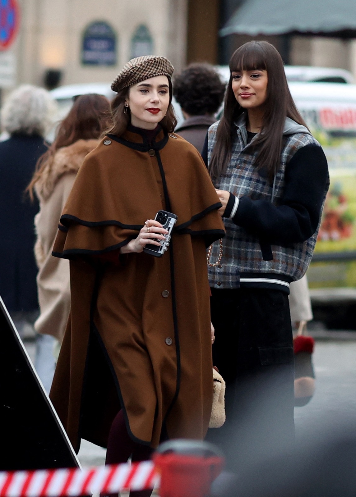 Lily Collins sur le tournage de la nouvelle saison d'Emily in Paris