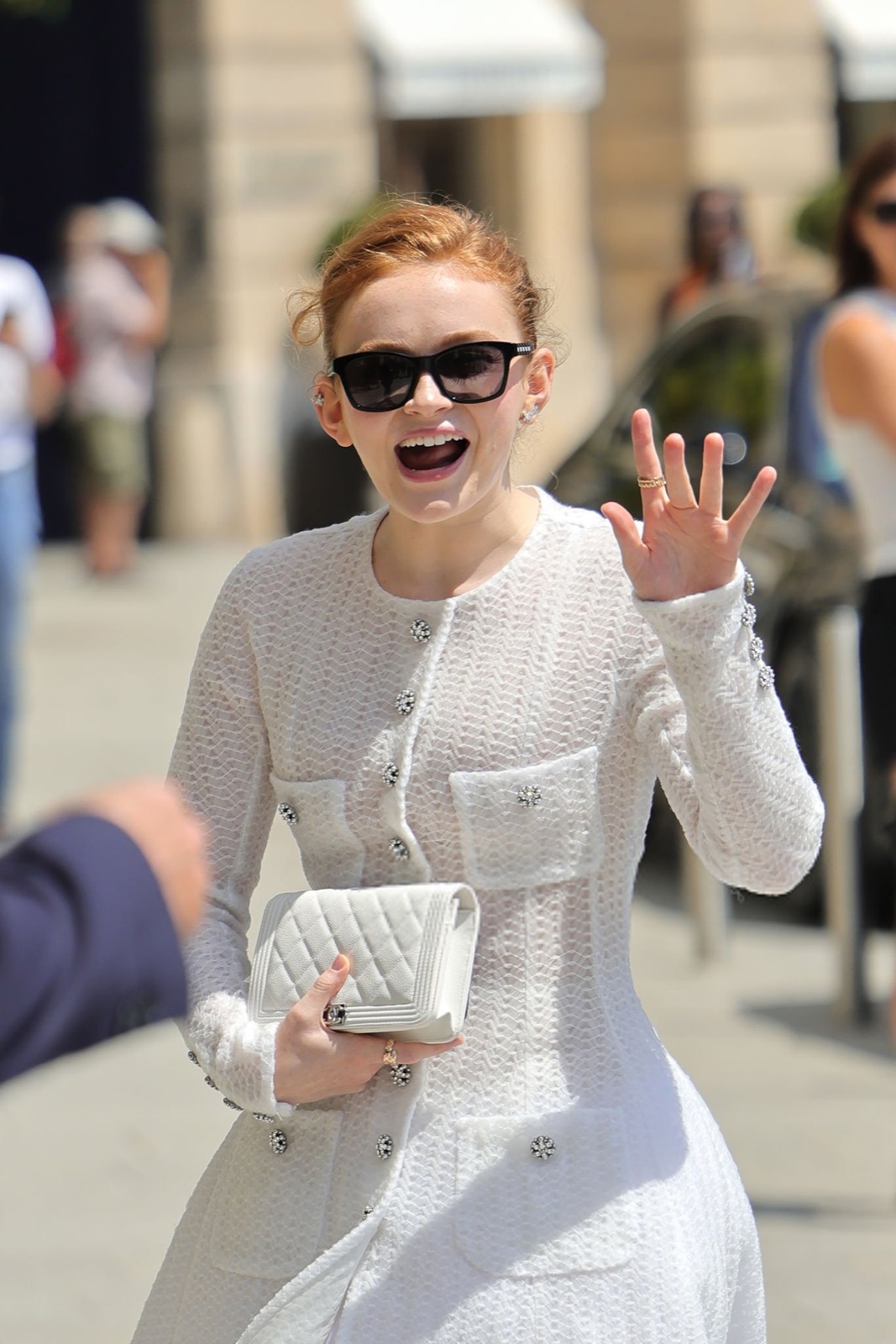 Sadie Sink illumine la Paris Fashion Week