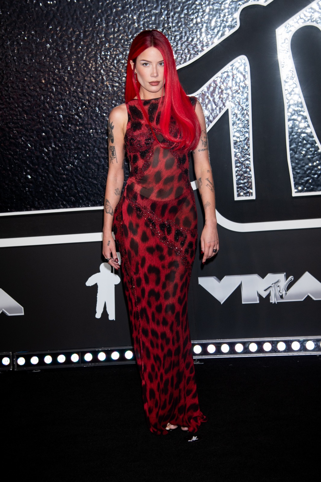 Halsey aux MTV VMAs 2024 : La reine du léopard rouge