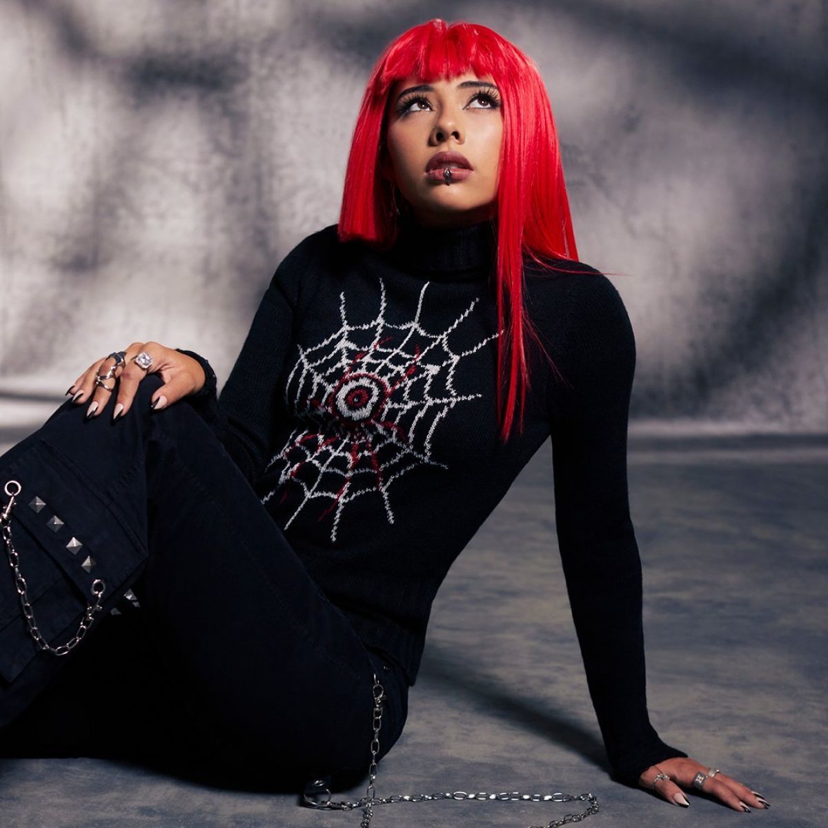 Xochitl Gomez, l'égérie rebelle de Hot Topic pour Social Collision 2024
