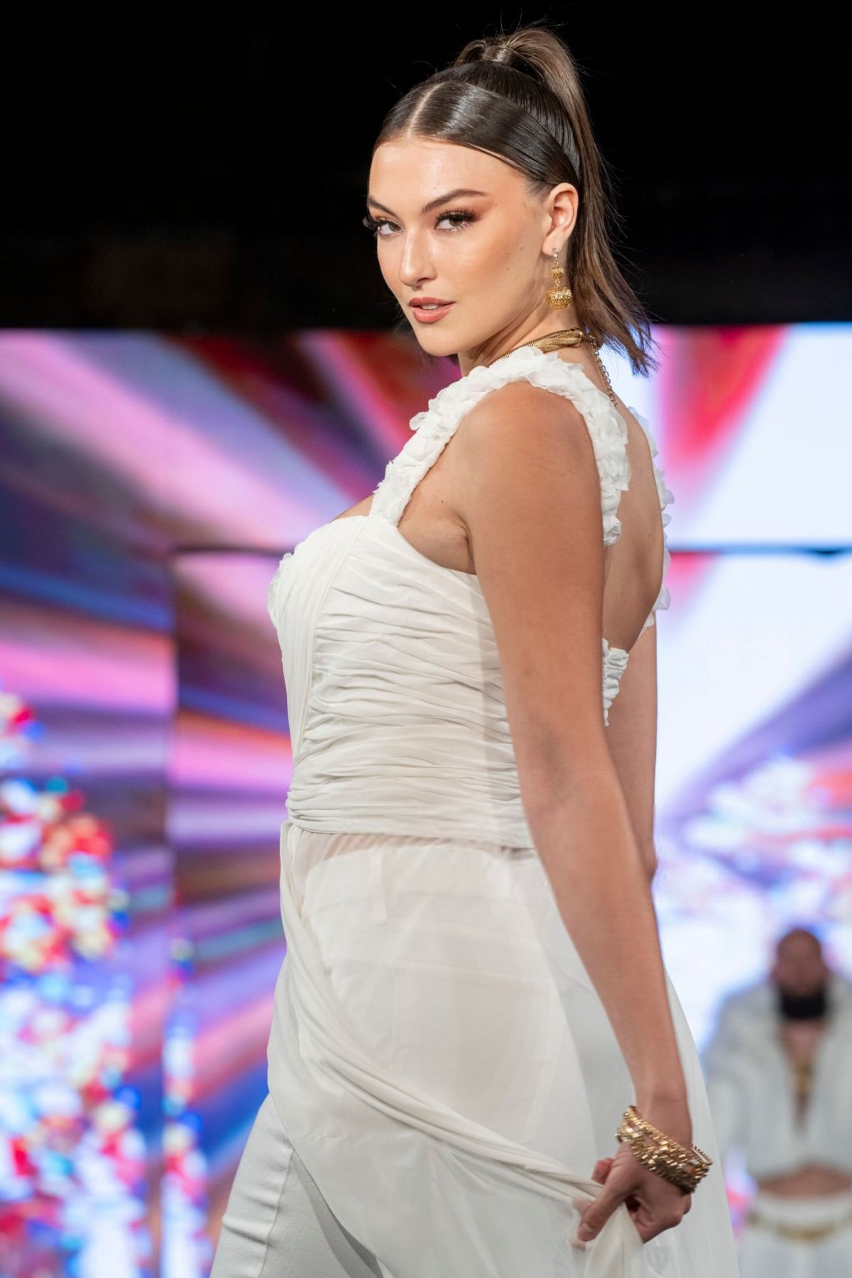 Rachel Pizzolato enflamme le défilé Art Hearts Fashion à New York