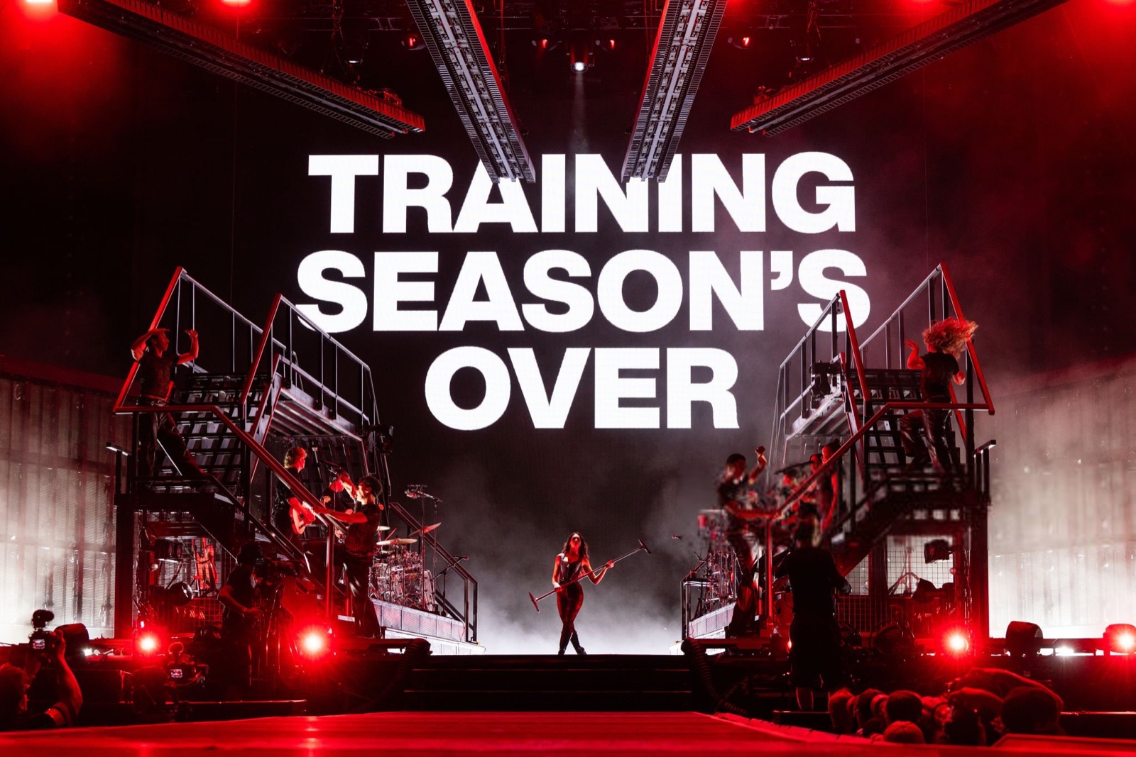 Dua Lipa conquiert Austin : l'art de chanter en latex - 25 octobre 2024