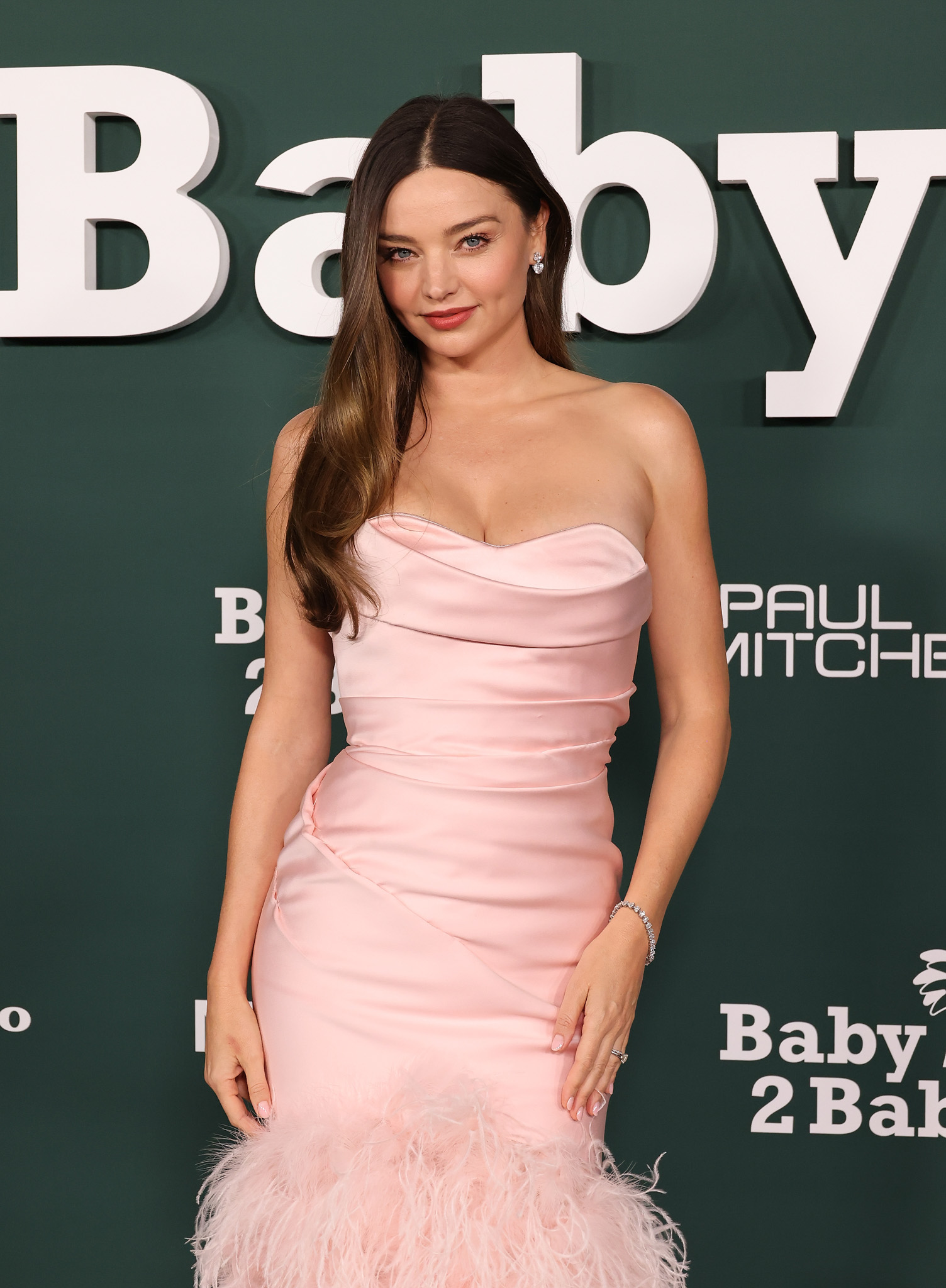 Miranda Kerr, princesse en rose à la Baby2Baby 2024