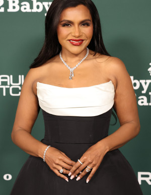 Mindy Kaling éblouit au Gala Baby2Baby 2024 