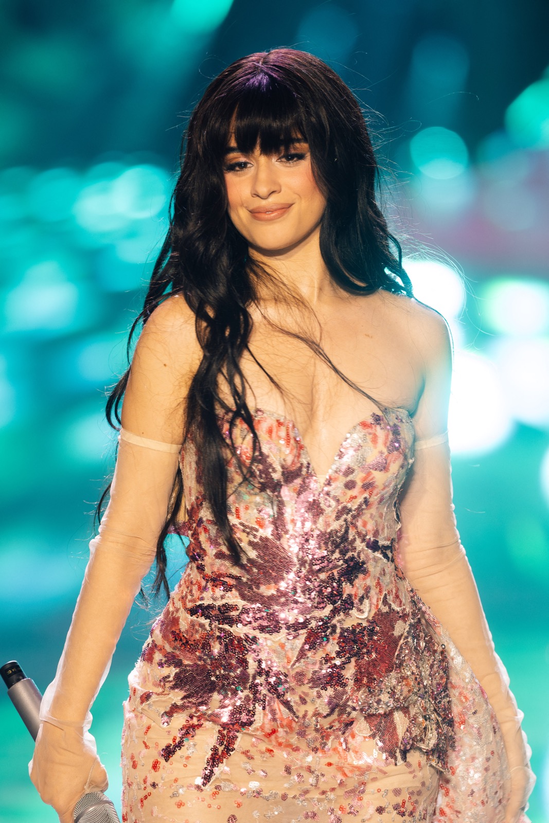Camila Cabello illumine le show Elie Saab à Riyad