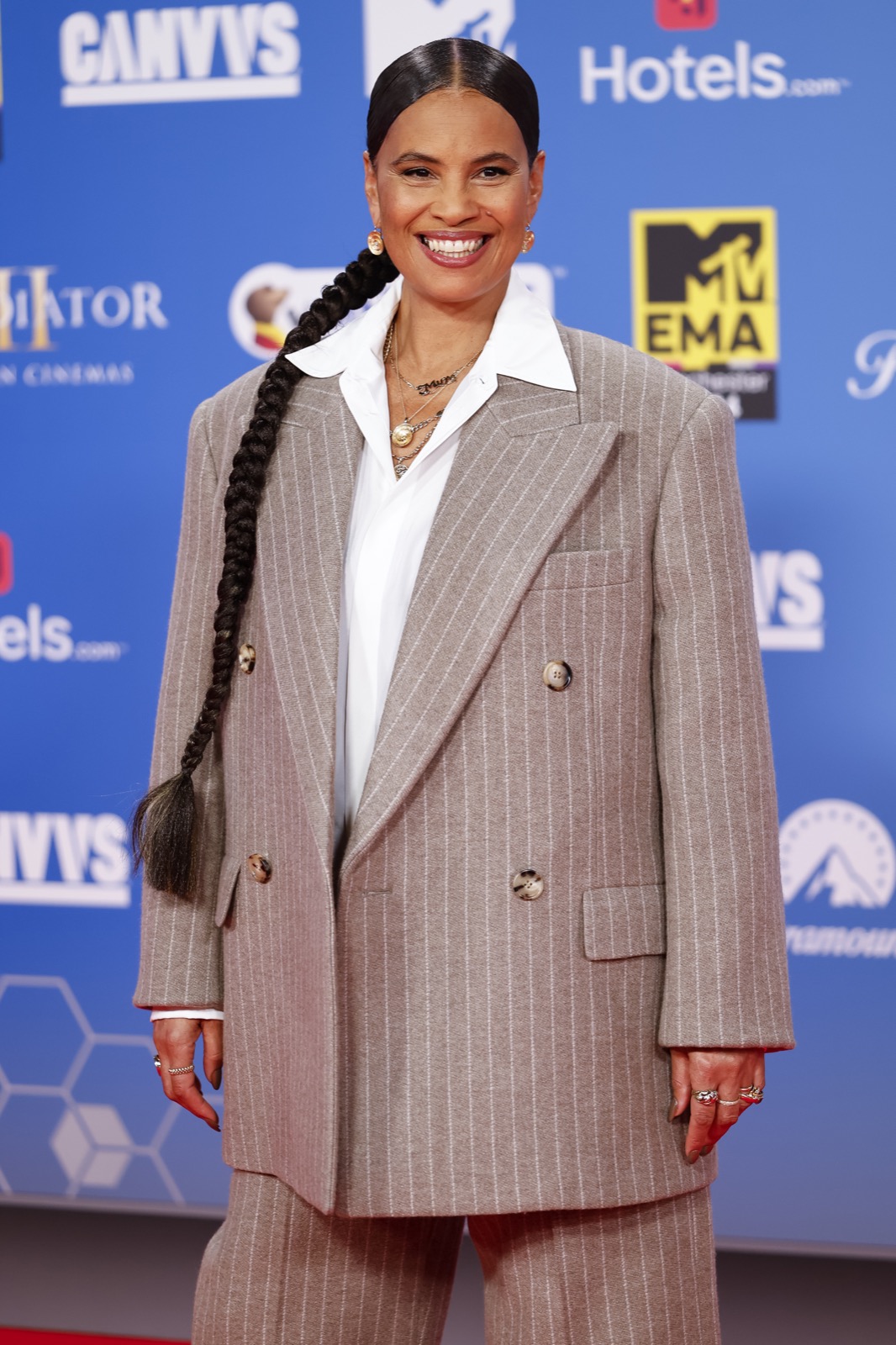 Neneh Cherry brille avec son look oversized aux MTV EMAs 2024