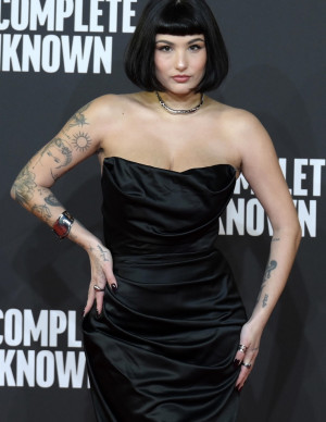 Giorgia Soleri : gothique chic sur le tapis rouge romain