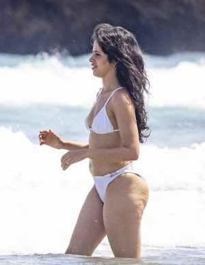 Camila Cabello affronte l’océan, le style et la réalité