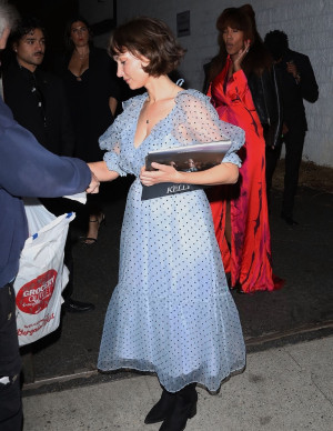 photos Milana Vayntrub