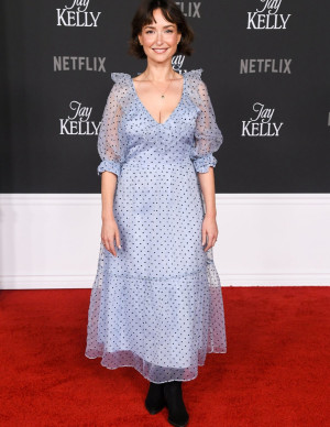 photos Milana Vayntrub