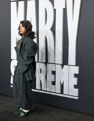 photos Odessa A'zion