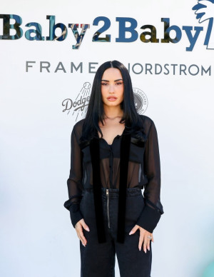 Demi Lovato électrise la distribution festive Baby2Baby 2025 sans prévenir