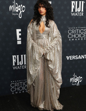 photos Odessa A'zion