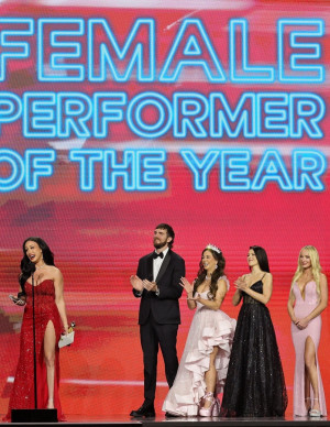 photos Jennifer White