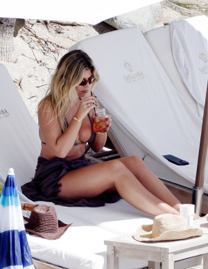 photos Natasha Oakley