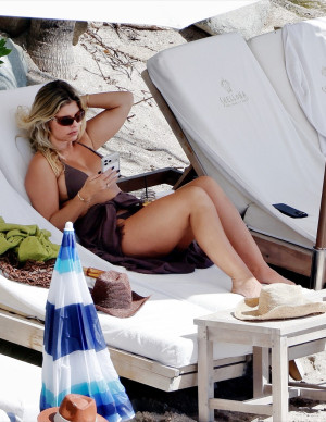 photos Natasha Oakley