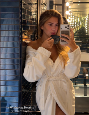 photos Kara del Toro