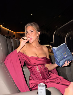 photos Kara del Toro