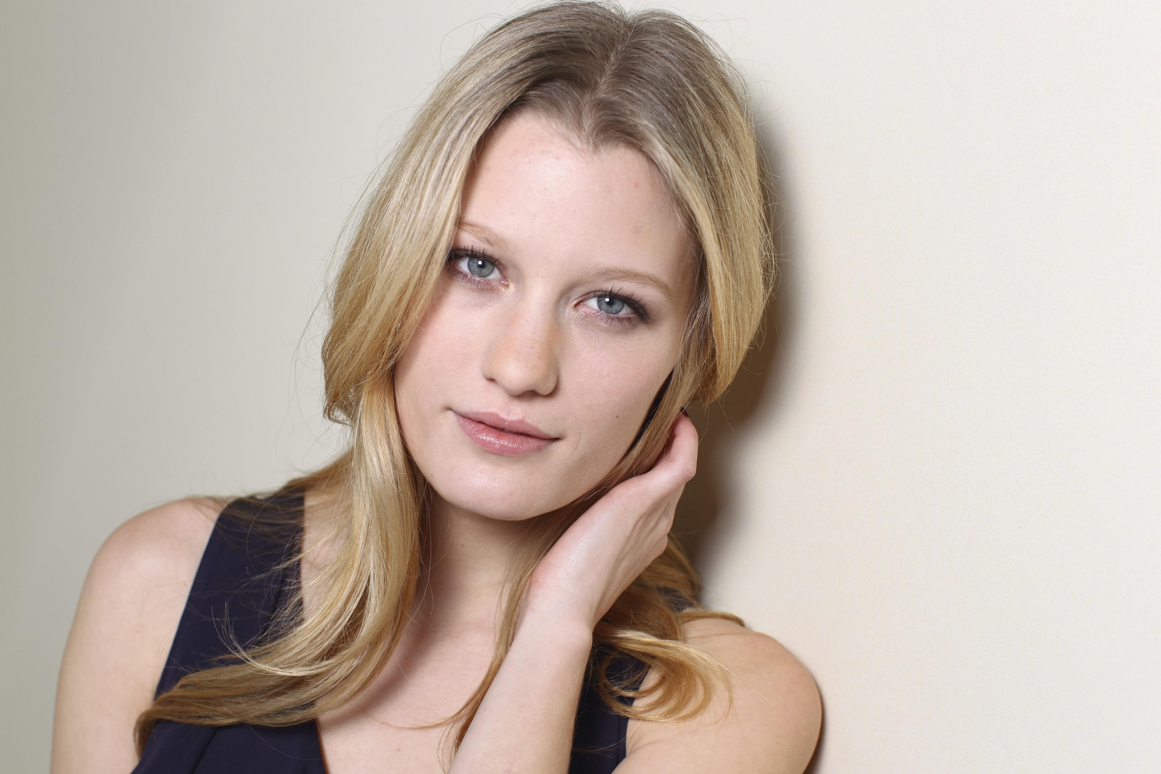 Ashley Hinshaw Nue Photos Biographie News De Stars Les Stars Nues