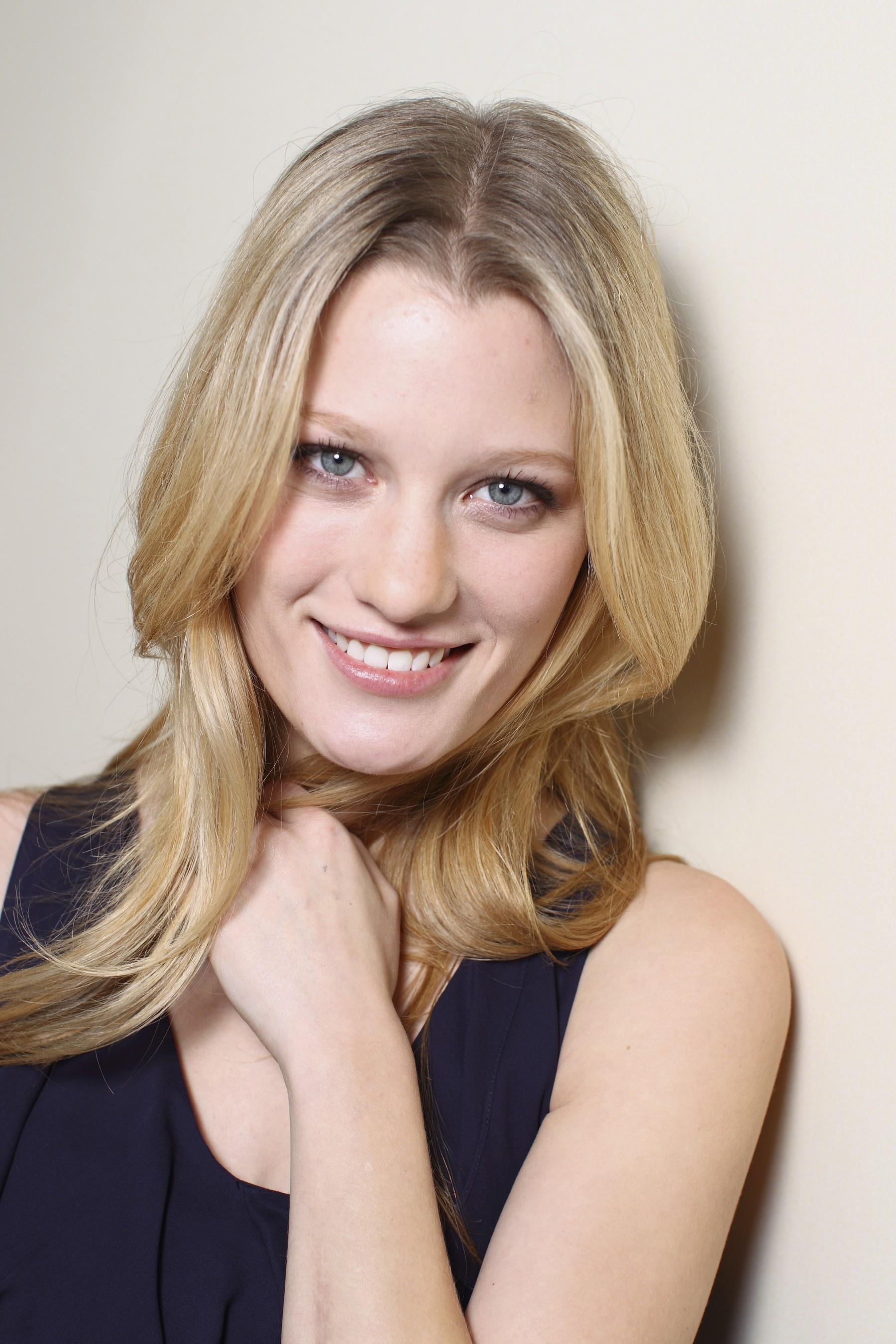 Ashley Hinshaw Nue Photos Biographie News De Stars Les Stars Nues