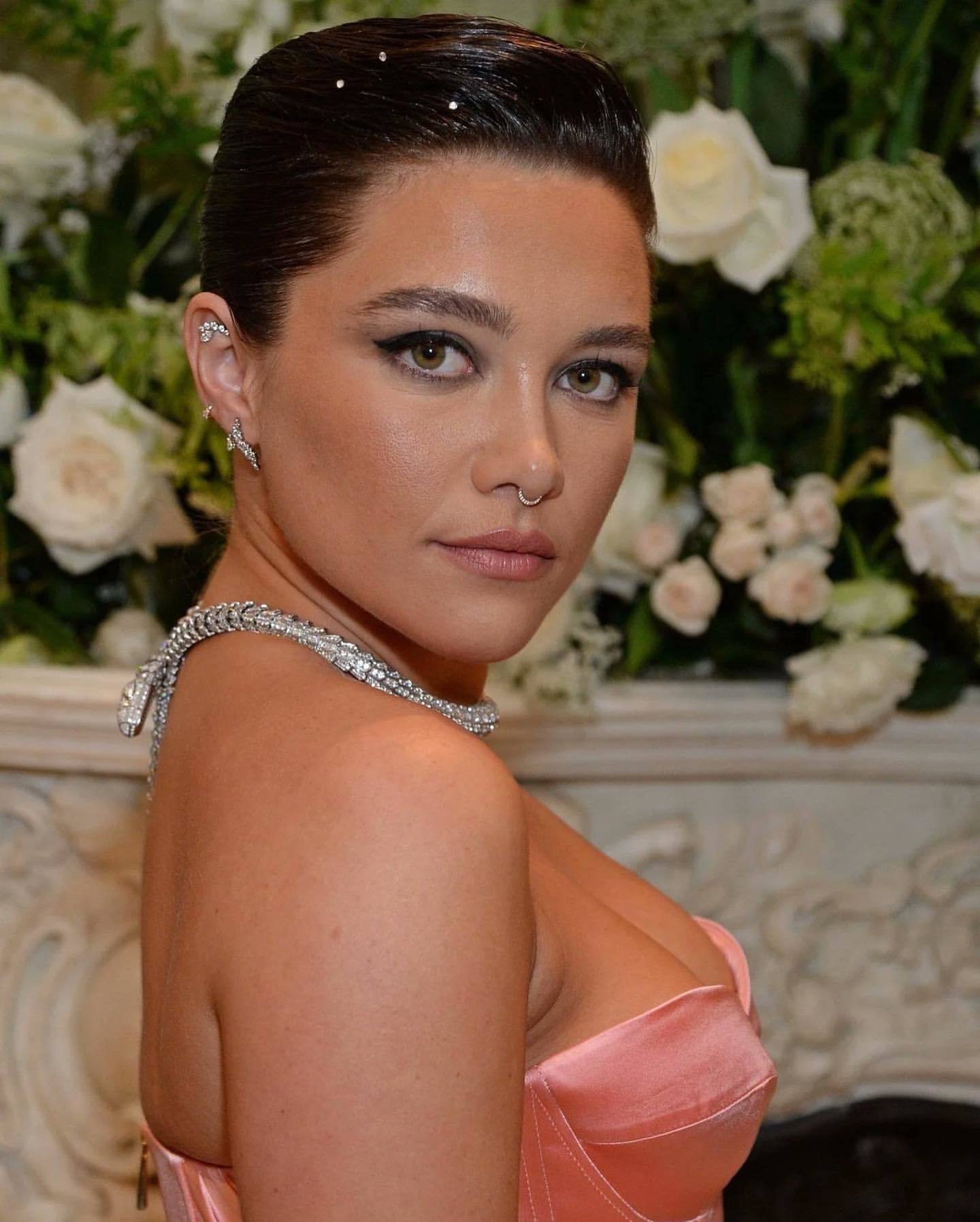 Florence Pugh Nue 74 Photos Biographie News De Stars Les Stars Nues