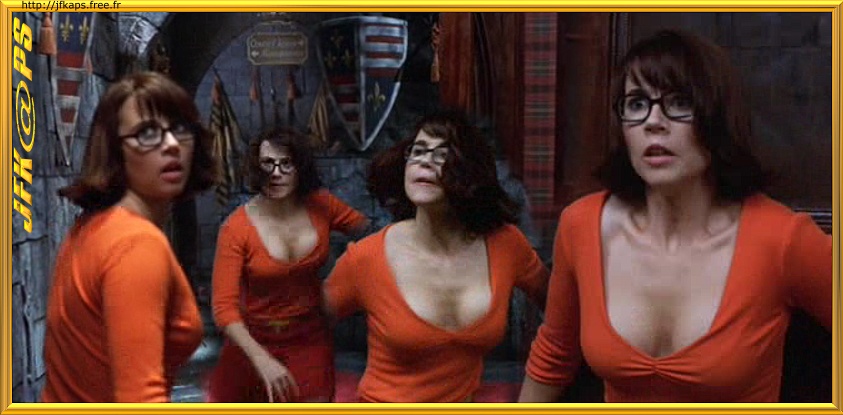 Linda cardellini velma sexy.