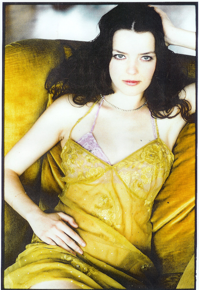 Roxane Mesquida Nue 20 Photos Biographie News De Stars Les Stars Nues