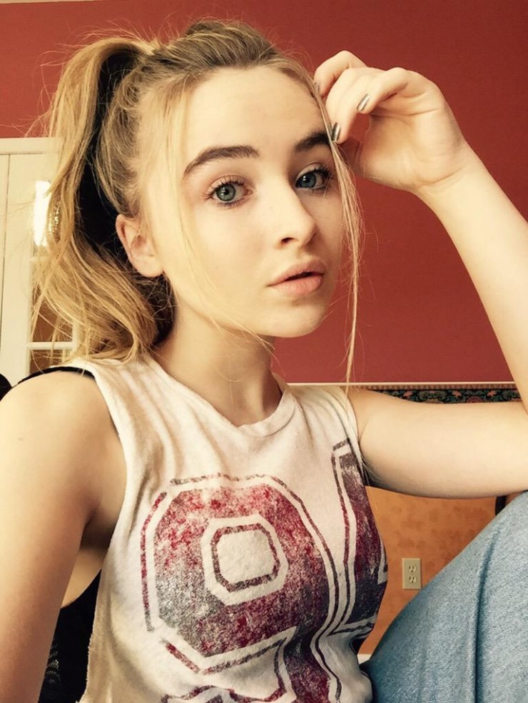 Sabrina Carpenter Nue 70 Photos Biographie News De Stars Les Stars 